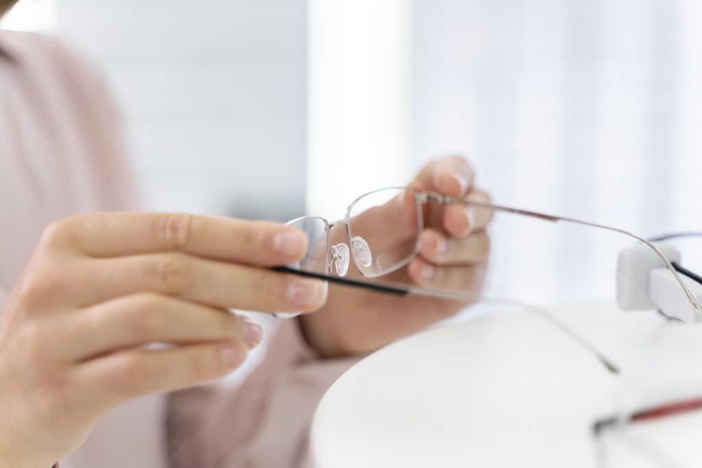 렌즈삽입술 부작용, 렌즈삽입술 통증, 렌즈삽입술 백내장, 후방 렌즈삽입술, 각막 내피세포 감소