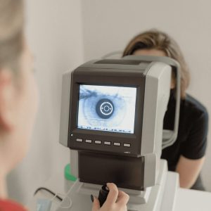 각막강화술, 각막 두께, 원추각막, 근시퇴행