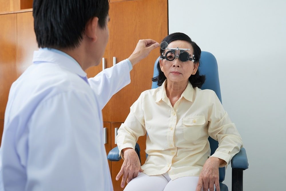 노안 치료, 어떤 게 정답일까? 대표 치료법 3가지 비교 정리